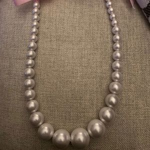 Jumbo pearl necklace